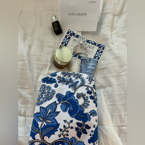 Estee Lauder makeup Bag / products.  NWT - Picture 5 of 14